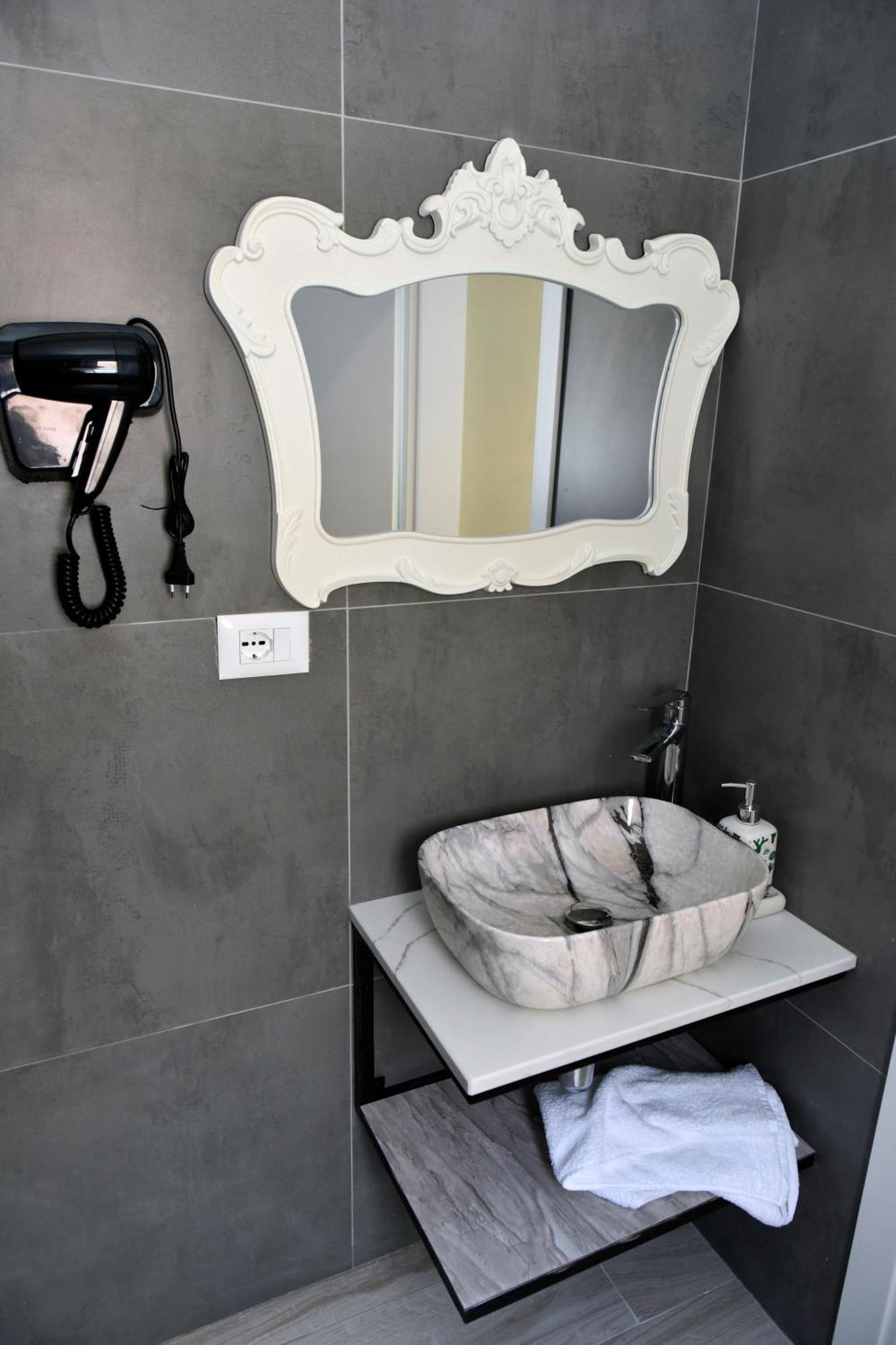 City Center Rooms And Apartments Durrës Esterno foto